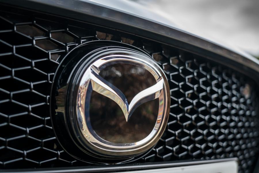 Логотип Mazda3 Skyactiv-G GT Sport Hatchback 2019 года  (UK) (фото 44 из 83)